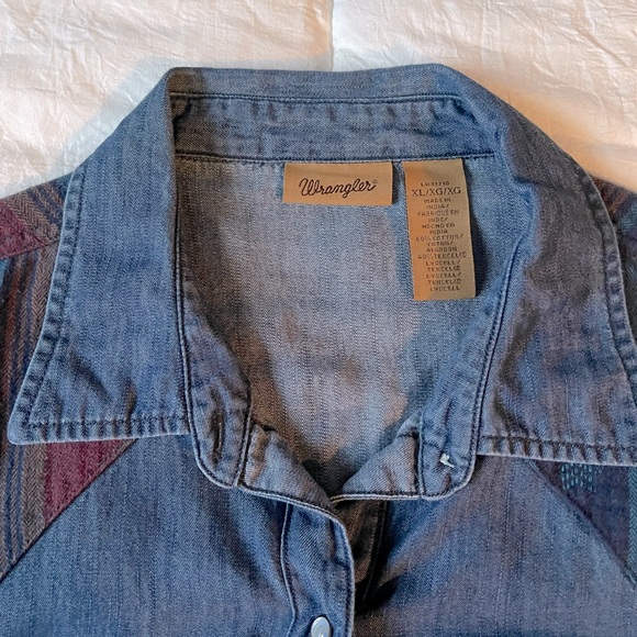 Women’s Wrangler Long Sleeve Snap Shirt - Picture 3 of 8